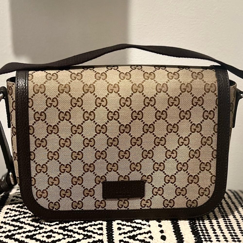 💯 Authentic Gucci canvas leather messenger bag